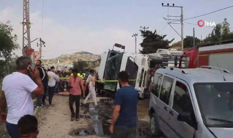 Hatay’da feci kaza: Otomobil devrilen kamyonun altında ezildi