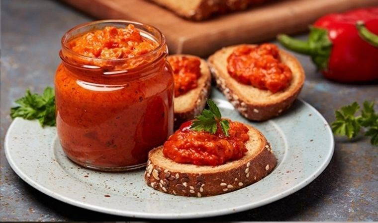 Balkan mutfağından eşsiz bir lezzet: Ajvar sosu tarifi...