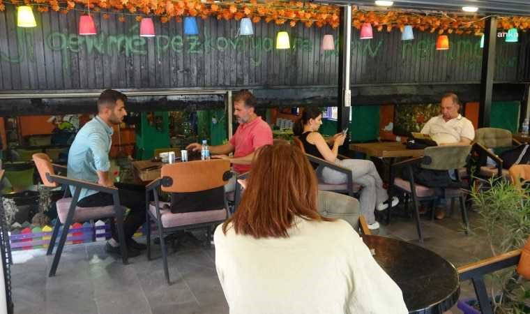 Diyarbakır’da tüm hizmetlerin Kürtçe verildiği kafenin işletmecisi gözaltına alındı