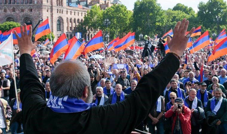 Ermenistan'da hükümet ile Kilise arasındaki gerilim sürüyor