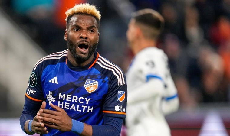 Aaron Boupendza'dan kötü haber: Çenesi kırıldı!