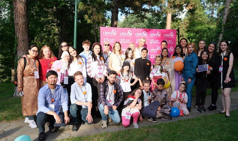 Lösemiyi yenen çocuklar Uluslararası Lösemili Çocuklar Haftası kapsamında Polonya Cumhuriyeti Ankara Büyükelçiliği'nde verilen açılış resepsiyonunda buluştu.