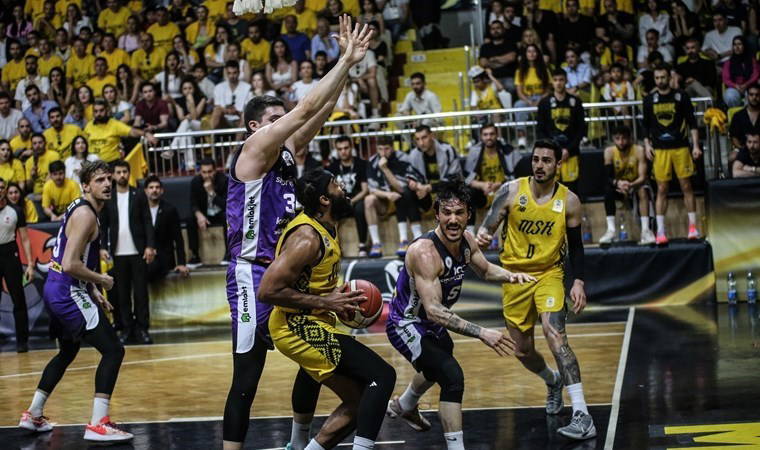 Mersin Büyükşehir Belediye, seride 2-1 öne geçti