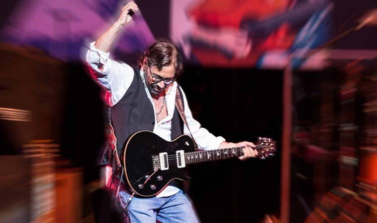 Gitar virtüözü Al Di Meola, İstanbul'a geliyor