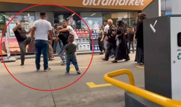 Adliye önünde tekmeli yumruklu kavgaya biber gazlı müdahale