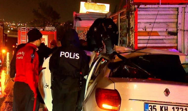 Büyükçekmece D-100'de, otomobil TIR'a arkadan çarptı: 1 ölü, 2 yaralı