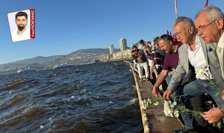 İzmir'de 'Üç Fidan' için körfeze papatya bırakıldı