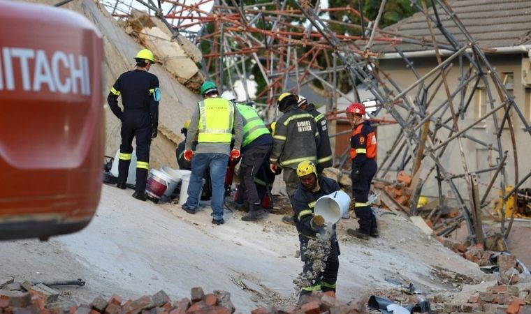 Güney Afrika'da bina çökmesi sonucu beş kişi öldü, onlarca kişi mahsur kaldı