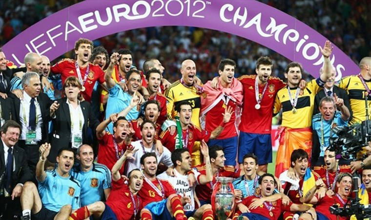 EURO 2012: İspanya finalde İtalya'yı bozguna uğrattı