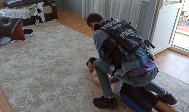 İzmir'de 'torbacı' operasyonu: 64 gözaltı