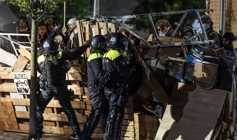 Amsterdam Üniversitesi’nde İsrail protestosu: 125 gözaltı