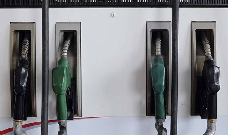 Araç sahipleri dikkat... Akaryakıta çifte indirim pompaya yansıdı! 8 Mayıs 2024 güncel benzin motorin ve LPG fiyatları...