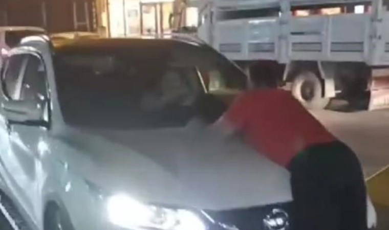 Kadın sürücüye dehşeti yaşattı