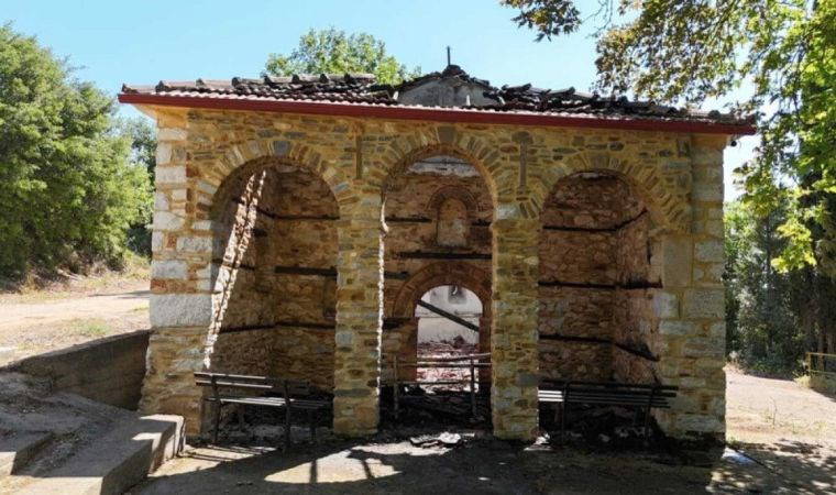 Yunanistan'da tarihi kilise kundaklandı
