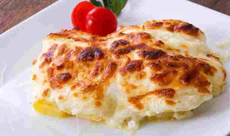 Akşam yemeğine ne pişirsem diye düşünenlere enfes bir seçenek: Patates Graten tarifi...