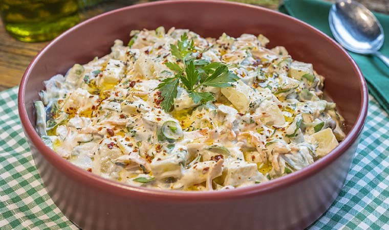 Doyurucu ve sağlıklı: Patatesli havuçlu semizotu salatası tarifi
