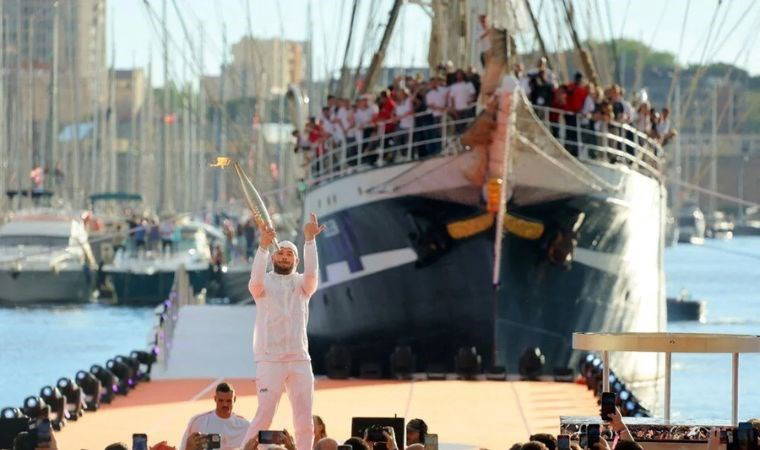 Olimpiyat ateşi 2024 Paris Olimpiyatları için Fransa'ya ulaştı