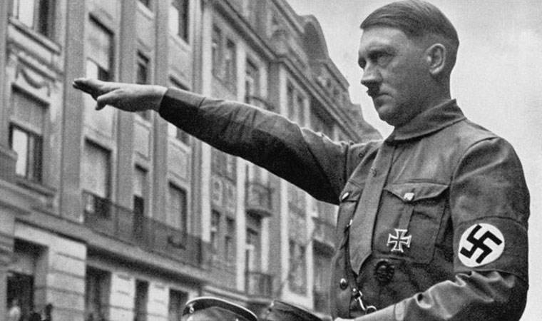 Almanya'da Hitler resimli kıyafetle derse giren öğretmen hakkında yasal işlem başlatıldı