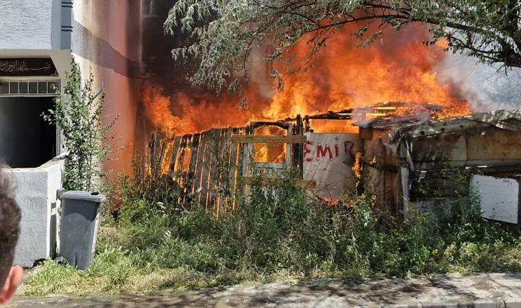 Tandırda çıkan yangın, depoyu kullanılmaz hale getirdi