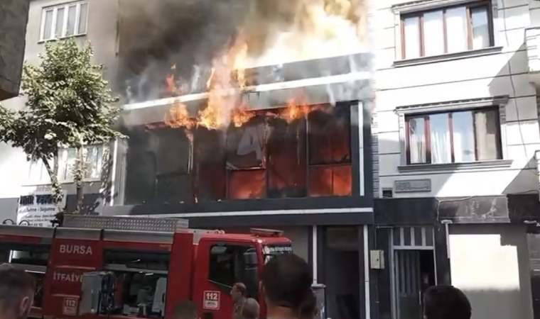 Bursa’da işyeri alev alev yandı