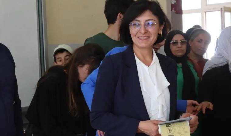 DEM Partili Kayapınar Belediye Başkanı'nın pasaportuna İstanbul Havalimanı'nda el konuldu