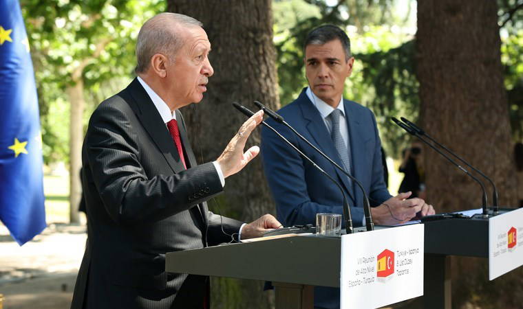 Erdoğan'ı sinirlendiren 'Osman Kavala' ve 'Selahattin Demirtaş' sorusu... İspanyol gazeteciyi azarladı: 'Başını sallama'