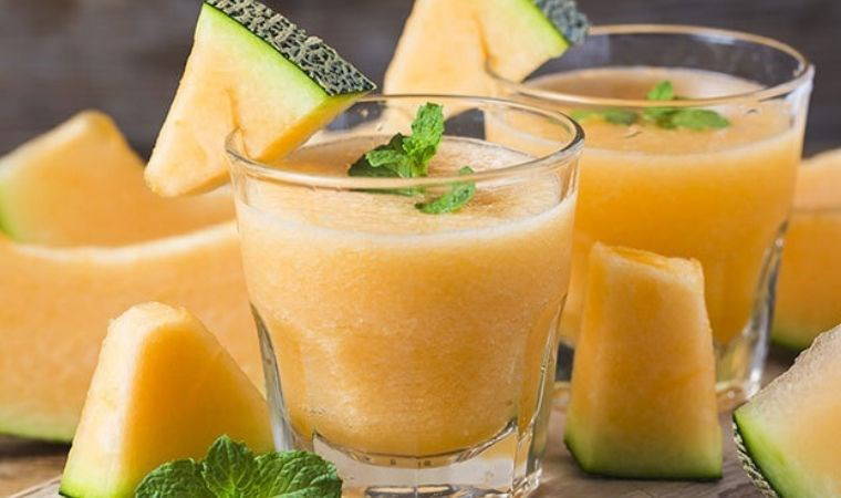 İçinizi serinletecek enfes lezzet: Kavunlu smoothie tarifi...