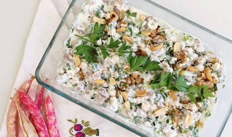 Sofralarınıza serinlik getirecek enfes lezzet: Yoğurtlu barbunya salatası tarifi...