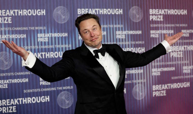 Tesla yatırımcıları, Elon Musk’a rekor ödeme yapılmasını kabul etti