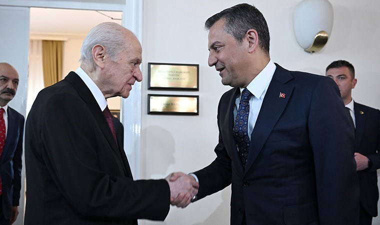 Özgür Özel'den 'Devlet Bahçeli' açıklaması: 'MHP'ye sirayet etmeyeceğini bilse, ilk fırsatta o iki isme ceza verir...'