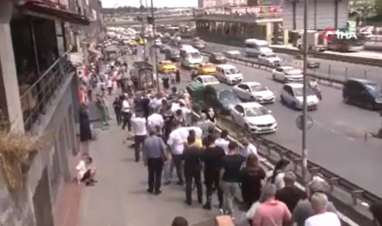 Ucuz baklava kuyruğu! 1 saat boyunca beklediler