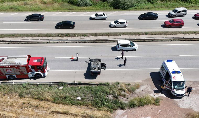 Ticari araçla çarpışan otomobil 175 metre sürüklendi: 4 yaralı