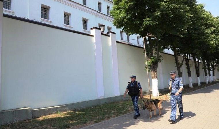 IŞİD destekçileri gözaltı merkezini ele geçirdi