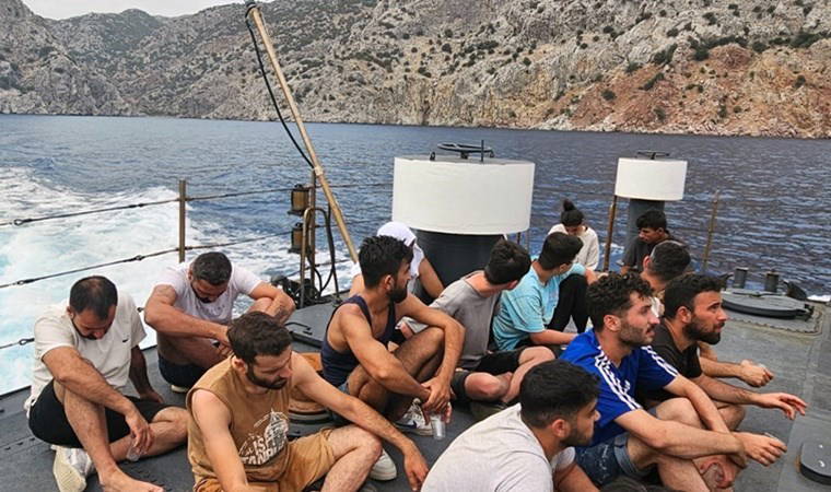 Kaçak göçmenleri karadan ulaşımı olmayan bölgeye bırakıp gittiler