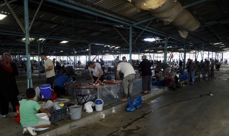 Çocuklar, kurban kesimini korku dolu gözlerle izledi