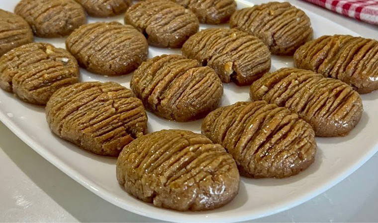 Arnavut mutfağından gelen enfes lezzet: Bıçak tatlısı tarifi...