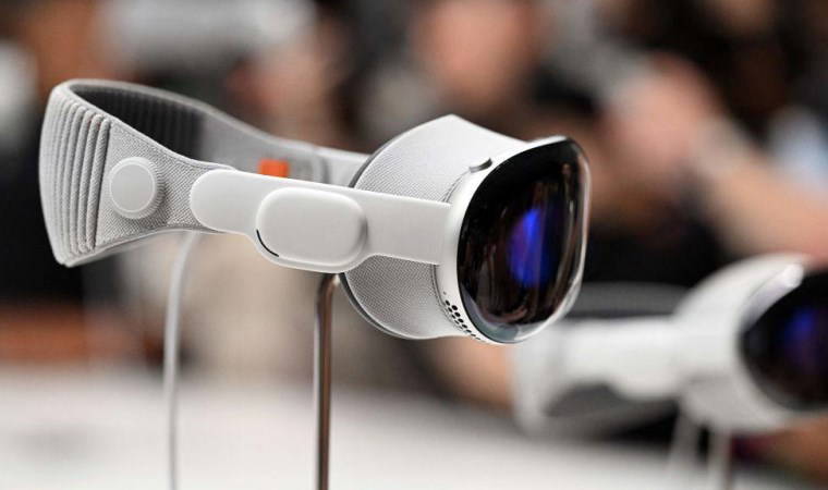 Apple, Vision Pro 2 yerine 'uygun fiyatlı' versiyon geliştiriyor