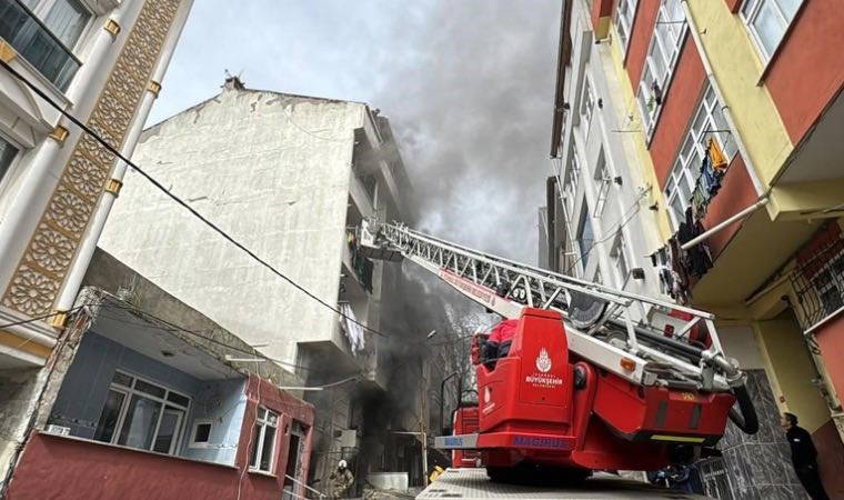 Esenyurt'ta 5 katlı binada çıkan yangın söndürüldü