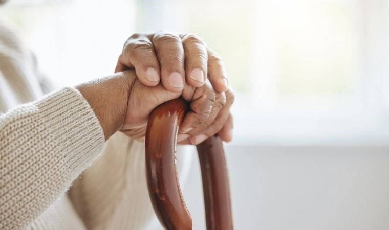 Bilim insanları açıkladı:  Yaşlılık tarihe mi karışıyor?