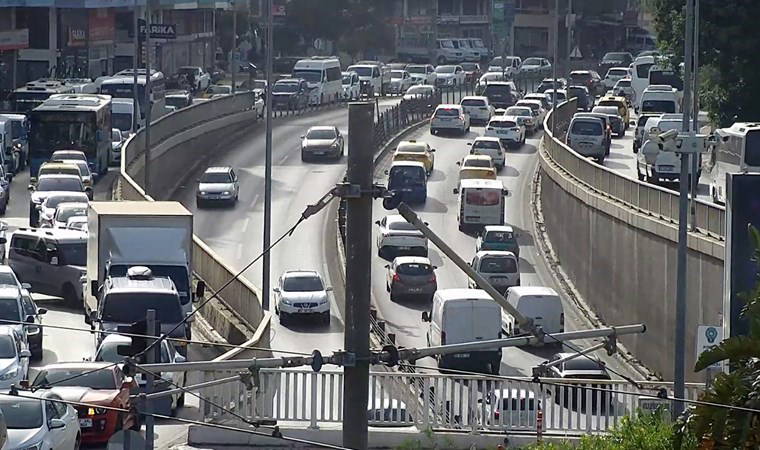9 günlük tatilde Antalya'nın nüfusu 4 milyon arttı: 1 milyon 20 bin civarında araç şehre giriş yaptı