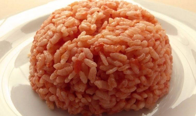 Renkli ve lezzetli: Domatesli pilav tarifi