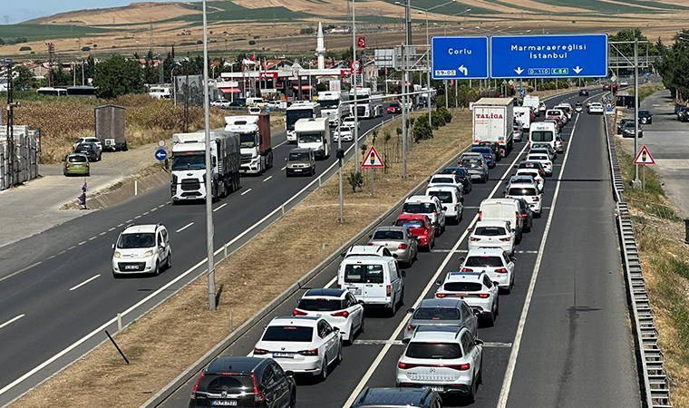 Tatilcilerin dönüş çilesi başladı: Tekirdağ'dan İstanbul yönüne kilometrelerce araç kuyruğu oluştu
