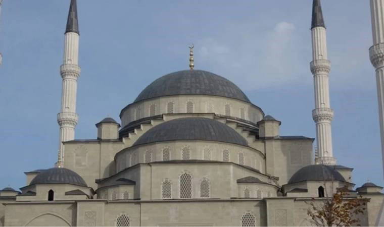 Cami önüne bebek bırakan kişiler yakalandı!