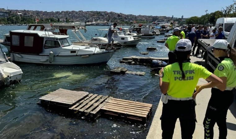 Fatih'te park edilmek istenen otomobil denize düştü