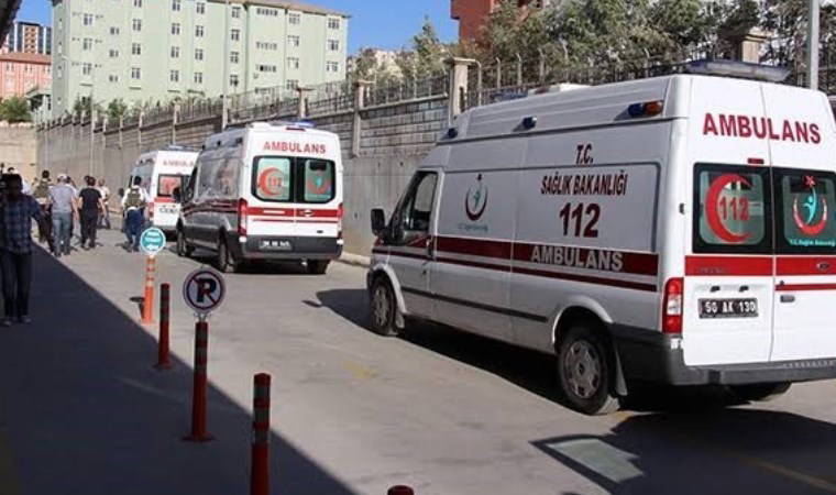 Siirt’te hastane önünde bıçaklı kavga: 5 yaralı