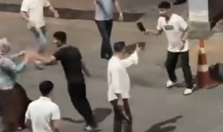 Anbean kaydedildi... Sultangazi'de satırlı bıçaklı kavga!
