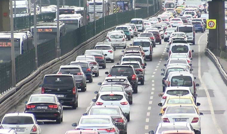 İstanbul'da 'bayram tatili' sonrası ilk iş gününde trafik yoğunluğu