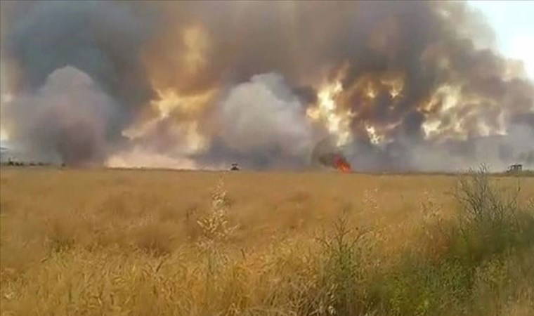 Ot biçme makinesi tarlayı yaktı
