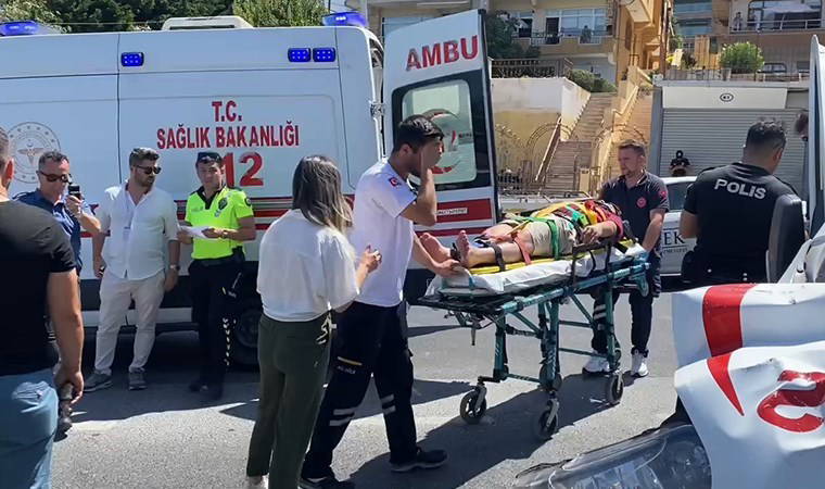 Büyükçekmece'de ambulans otomobile çarptı: 4 yaralı