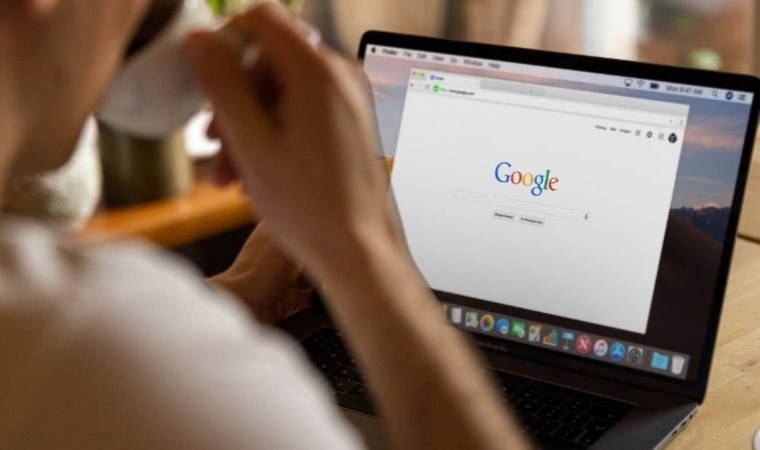 Gmail'e Gemini AI kenar çubuğu geldi! Nasıl kullanılacak?